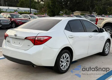 2018 Toyota Corolla L z USA, uszkodzony, nr VIN 5YFBURHE4JP828XXX